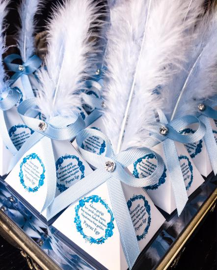 Tüylü Piramit Kutu