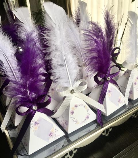 Tüylü Piramit Kutu