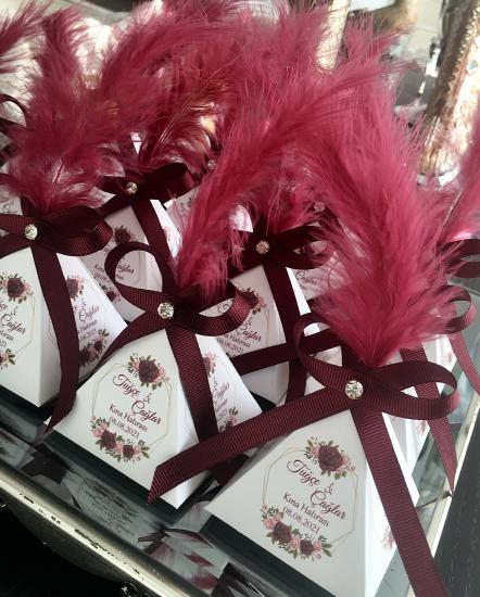 Tüylü Piramit Kutu